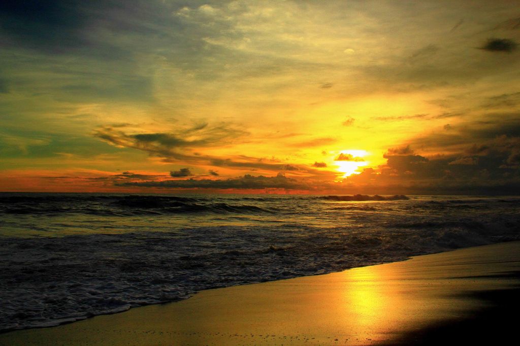  sunset Pantai  goa cemara bantul Yogyakarta Backpacker 